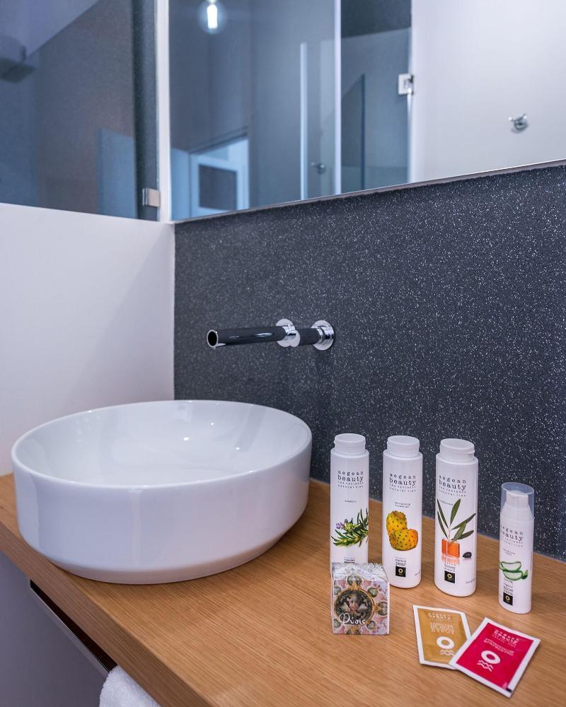 Shapes Luxury Suites Ermoupoli Esterno foto