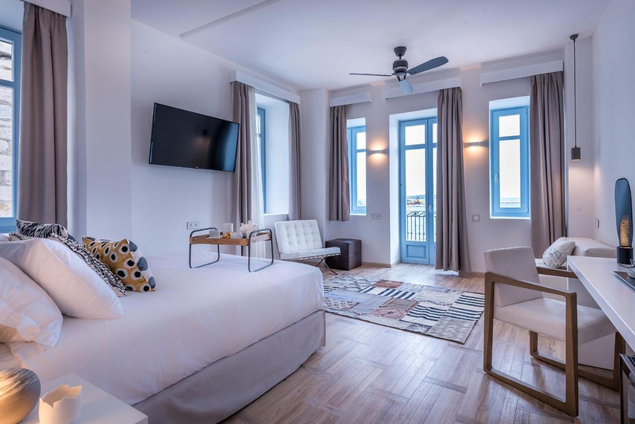 Shapes Luxury Suites Ermoupoli Esterno foto