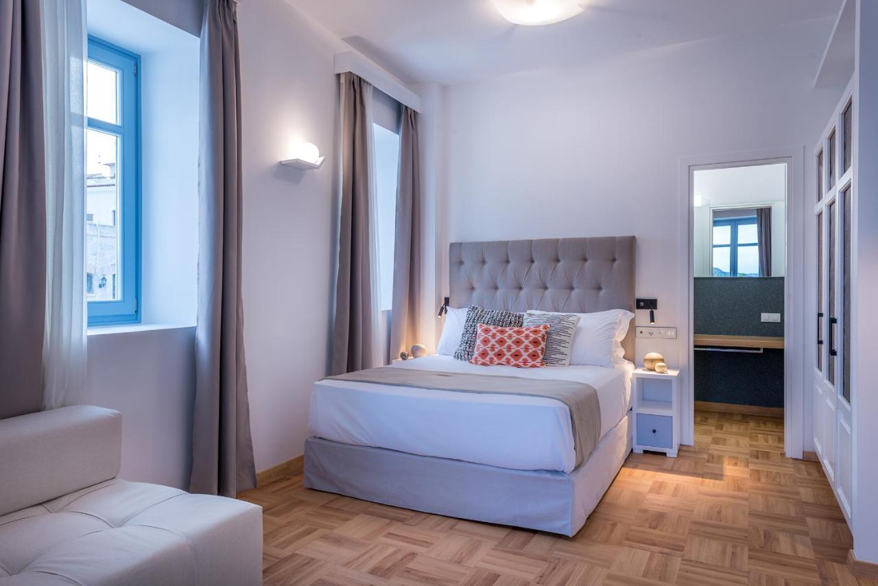 Shapes Luxury Suites Ermoupoli Esterno foto