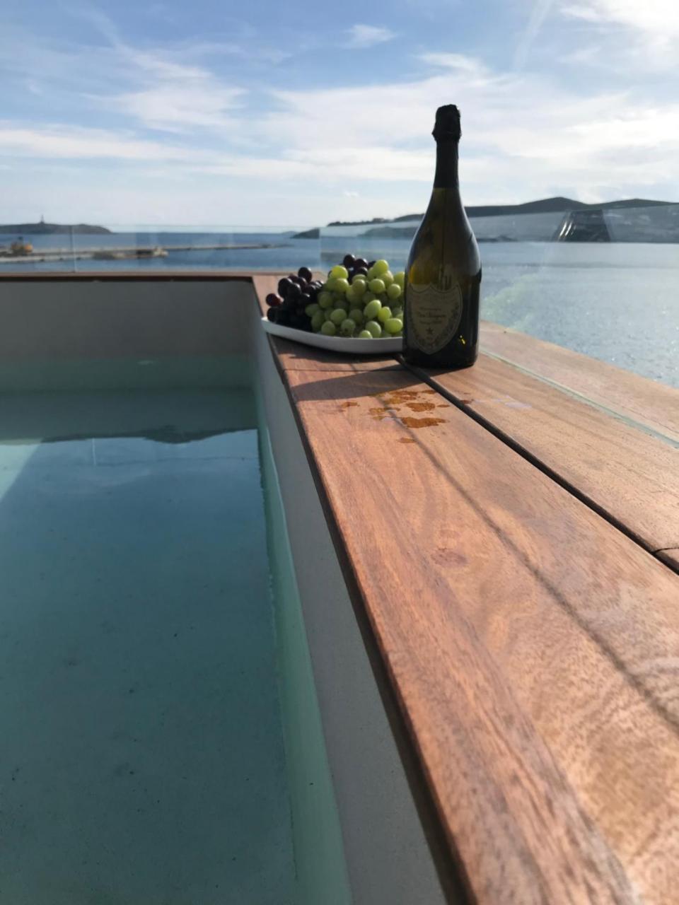 Shapes Luxury Suites Ermoupoli Esterno foto